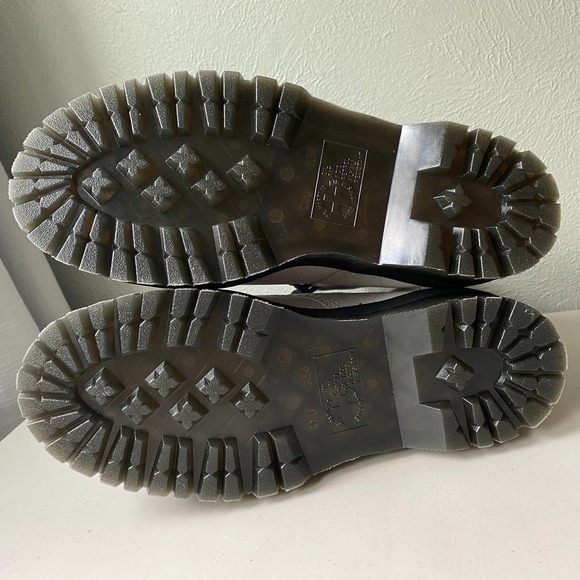 NEW Dr. Martens 1460 Pascal Max Platform Lace Up Boot White Black Women Size 9 - Picture 7 of 12